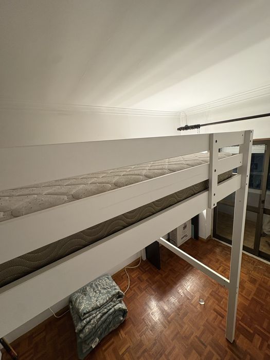 Cama de Casal Alta IKEA