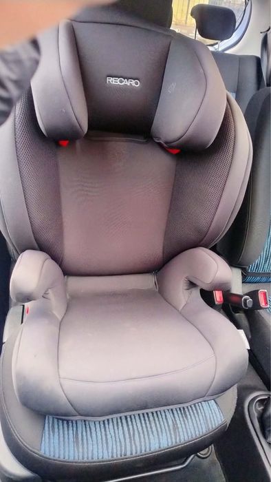 Fotelik samochodowy recaro z wbudowanym glosnikiem