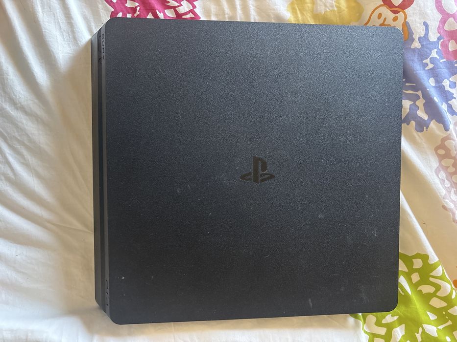 PS4 Slim 500GB Usada + 4 jogos