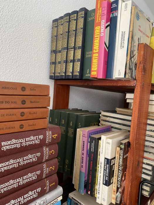 Livros antigos de varios géneros e autores portugueses e estrangeiros