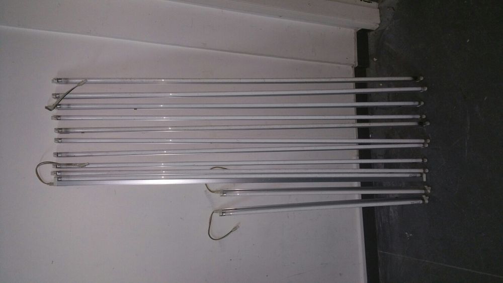 10 lampadas com suporte. Compridas  com147 cm, e 2 com 88 cm.