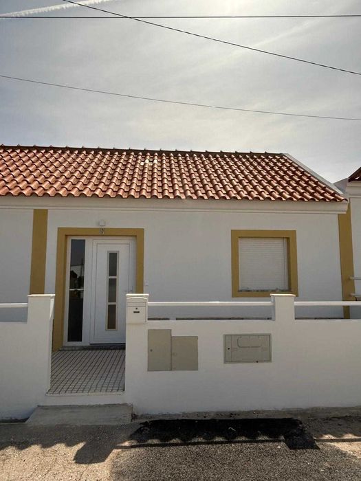 Arrendamento residencial de Moradia geminada na Lourinhã (Seixal) - Rua da Vista Alegre, 8