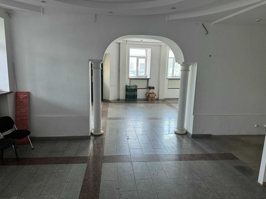 (7) Продам комерційне приміщення в Центрі міста 0102