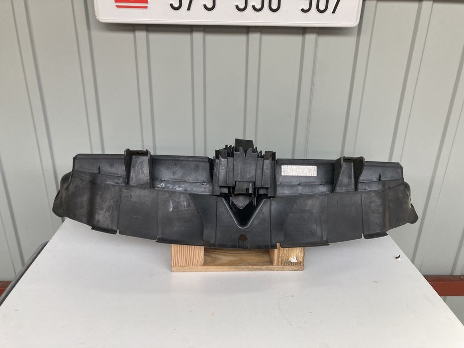 BMW e90 e91 kierownica powietrza górna żaluzje wlot dolot prowadnica