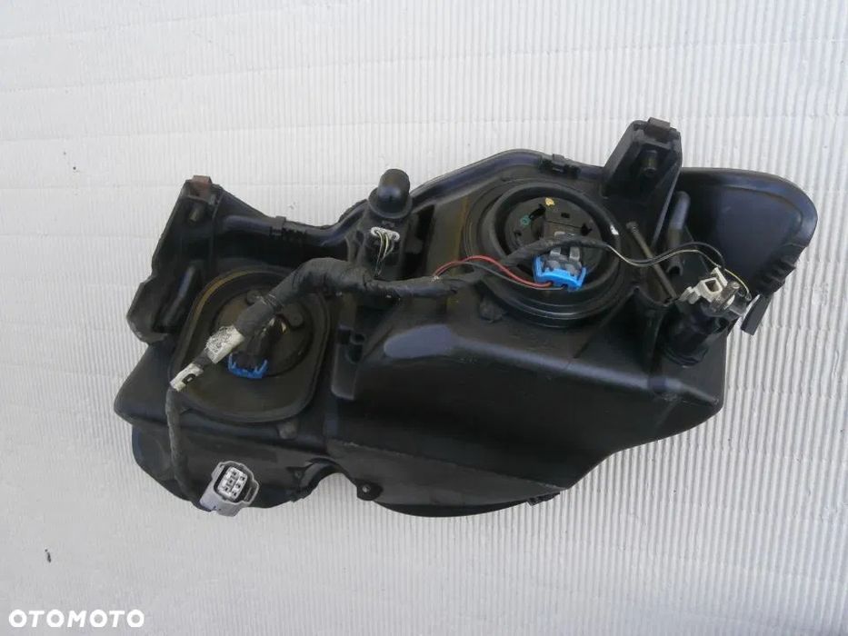Lampa Reflektor Prawa Euro Chrysler 300m