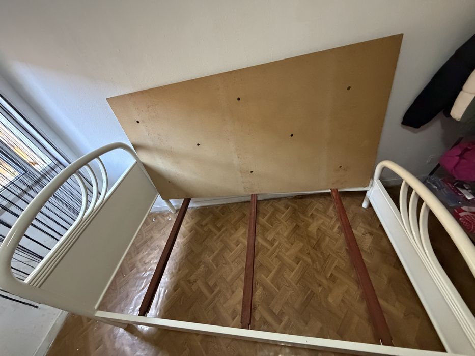 Cama Solteiro ( Estrado+Colchão) + Mesa de Cabeceira
