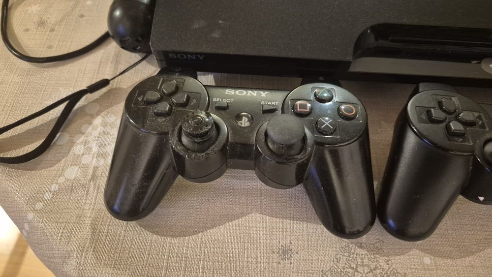 Sprzedam konsole ps3 z grami i ps move