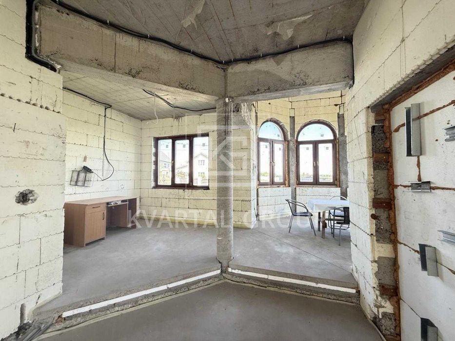 Продаж просторого будинку 180 м² з гаражем та укриттям !