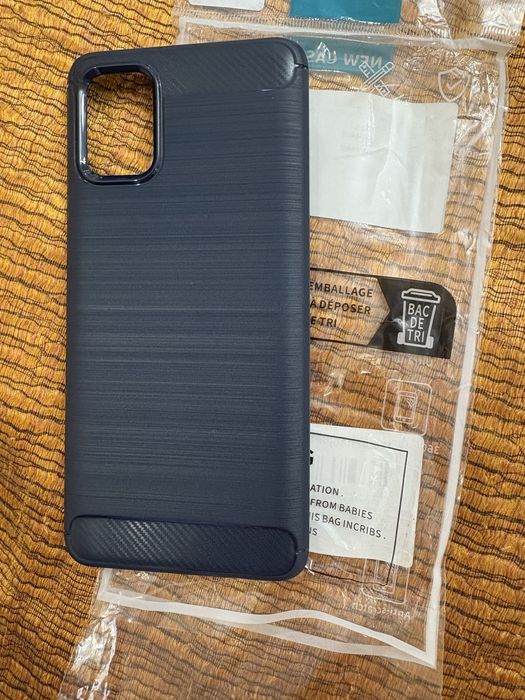Защитный чехол Samsung A51 новый черн  срочно