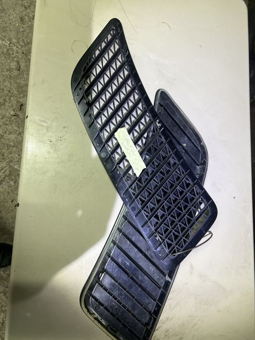 Решітки капота Sprinter 2015 року