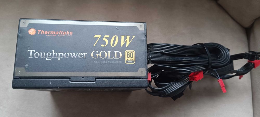 Thermaltake model TPD-0750M на 750 ватт. С сертификатом 80Plus Gold