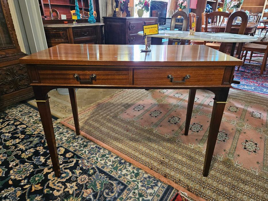 Secretária em madeira com gavetas -Pequenas marcas de uso