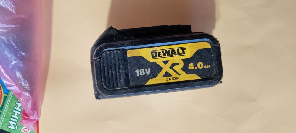 Акумулятор DeWalt 4ah