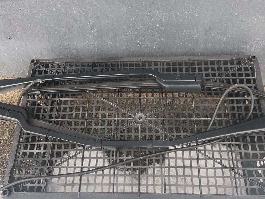 Повідець двірника лівий/правий Tesla model 3, оригінал!