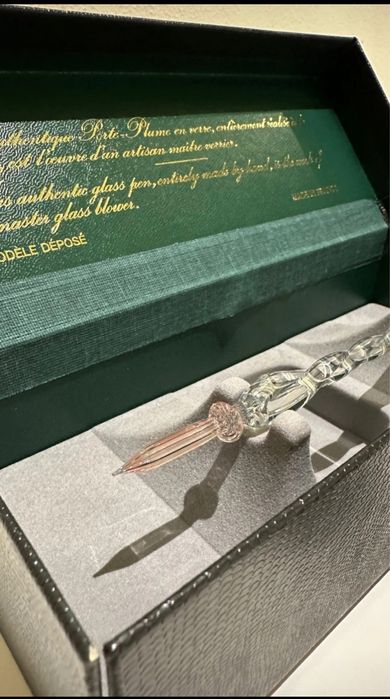 Espectacular!!!Caneta totalmente esculpida em VIDRO que  ESCREVE !!!