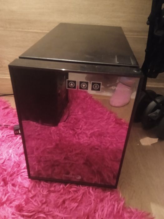 Vendo uma cabe de vinhos