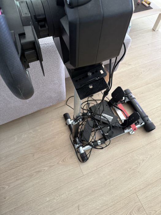 Kierownica Thrustmaster T598+Stojak  Ps5/PC stan idealny