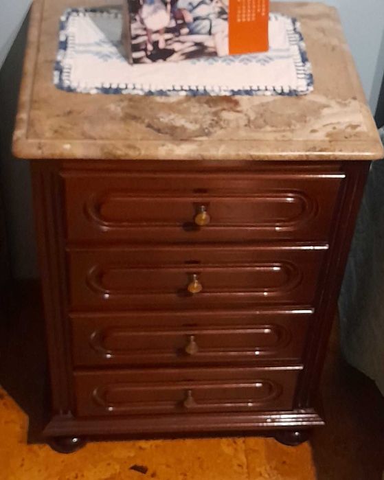 Mobilia de quarto de casal com tampos em mármore