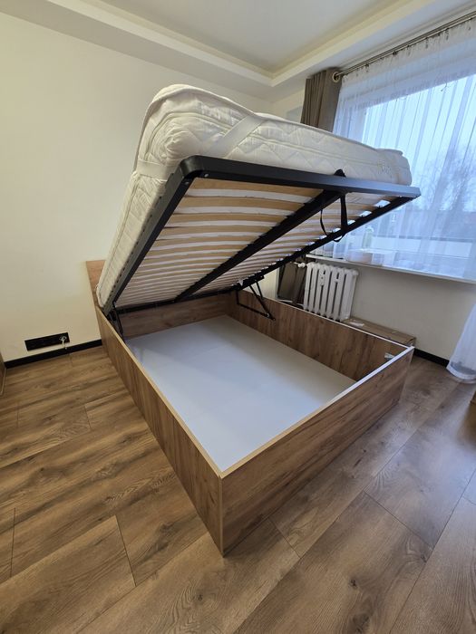 Łóżko z materacem, 140 x 200 cm