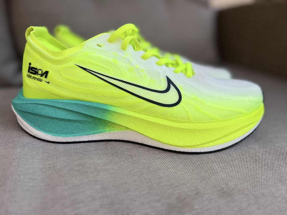 Продам нові кросівки Nike Vomero