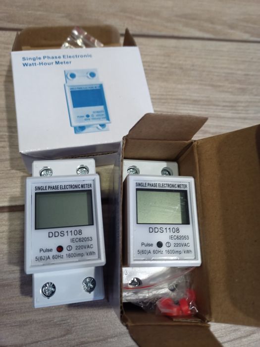 Реле напруги; Ручне перемикання АВР (Автомат вводу резерва)2-4 полюса