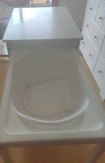 Banheira com muda fraldas