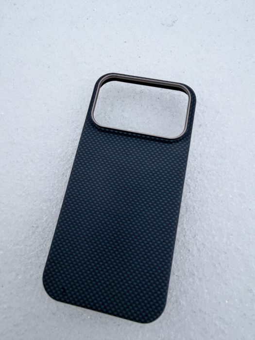Чехол айфон 17 pro карбоновий