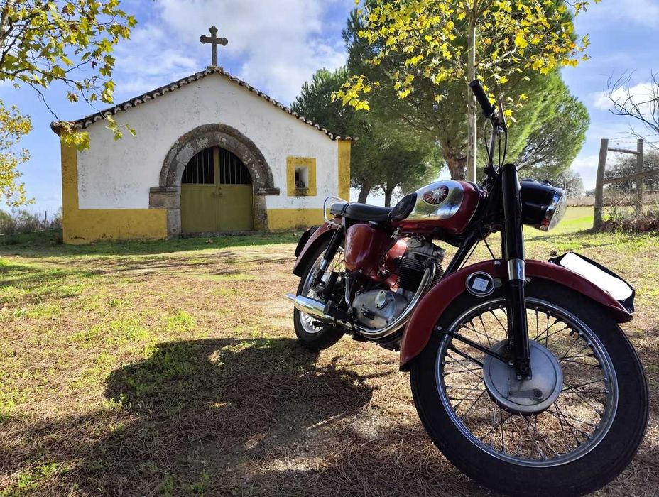 BSA B40 350cc de 1966 – Restaurada – Excelente Estado