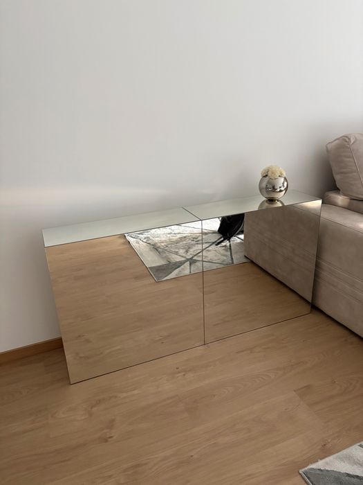 Mesa apoio sala estar espelhada