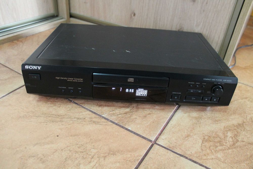 Odtwarzacz CD Sony CDP-XE 220