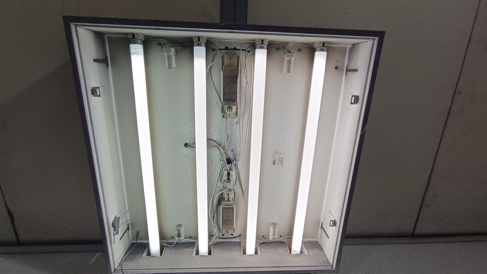 Iluminação para garagem, oficina, escritório