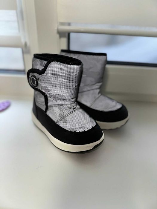 Світловідбиваючі зимові дитячі чобітки sinsay 18 см 27 розмір
