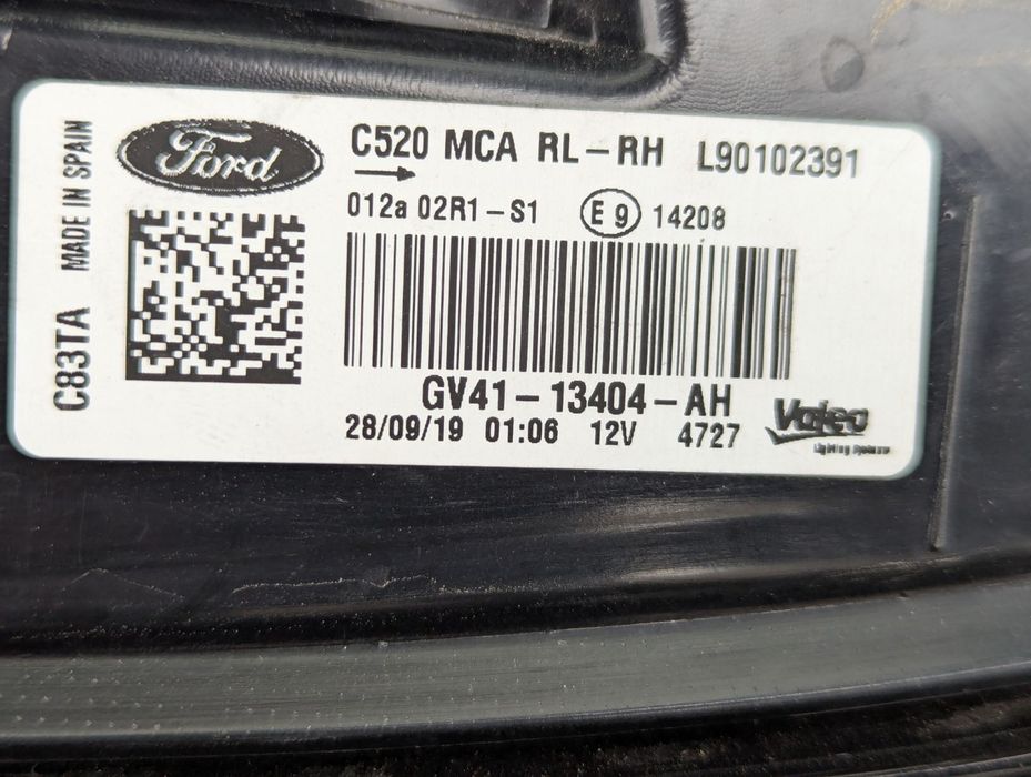 Продам правий задній ліхтар Ford Kuga