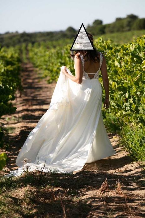 Vestido de noiva elegante e fluido como novo