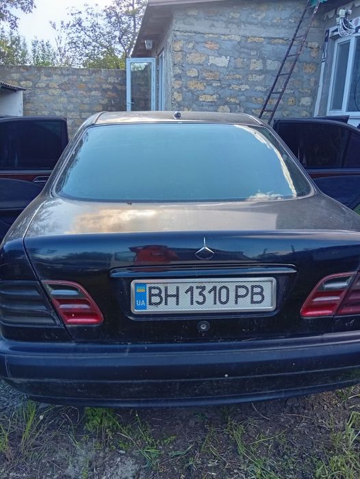 Продаю Мерседес Е210