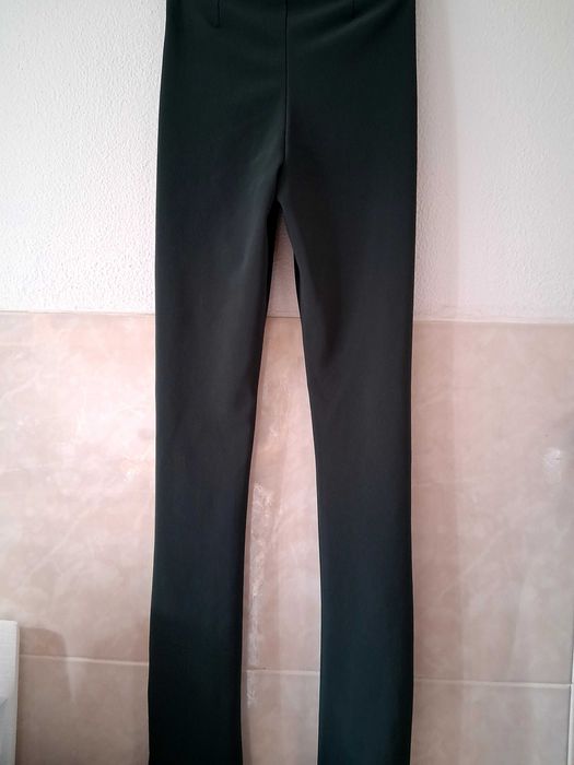 Calças justas,com top Zara.