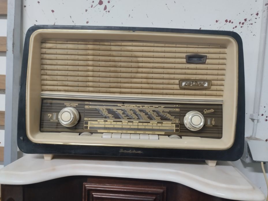 Rádio antigo a funcionar perfeitamente