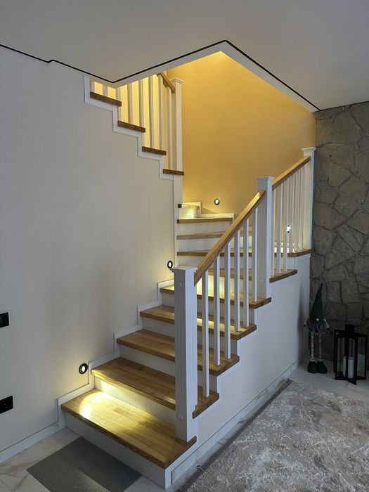 Сходи дерев'яні,сходи на замовлення,обшивка бетонних,металевих сходів.