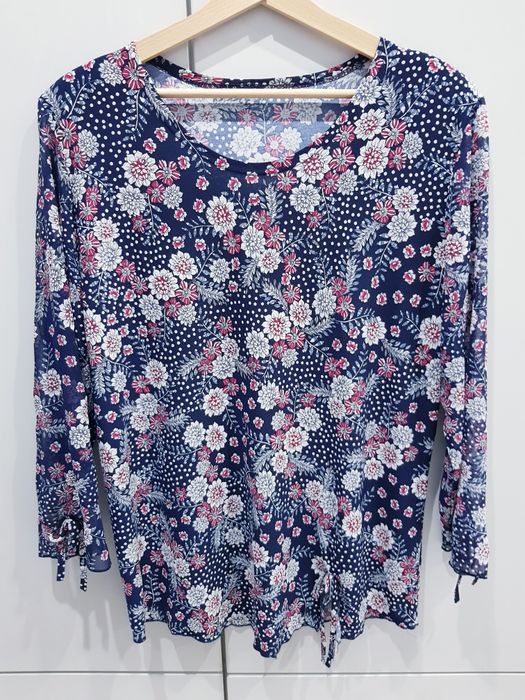 Damska kwiecista bluzeczka w dużym rozmiarze