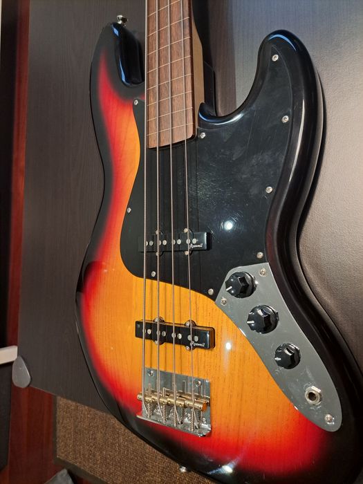 Fretless Jazz Bass