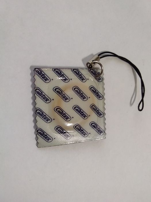 Брелок для телефону б/у з