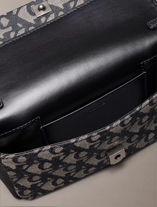 Сумка calvin klein, allover monogram flap crossbody bag calvin klein black