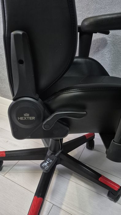 Геймерське крісло Hexter MX R1D TILT PL70 ECO/01 чорно-червоний