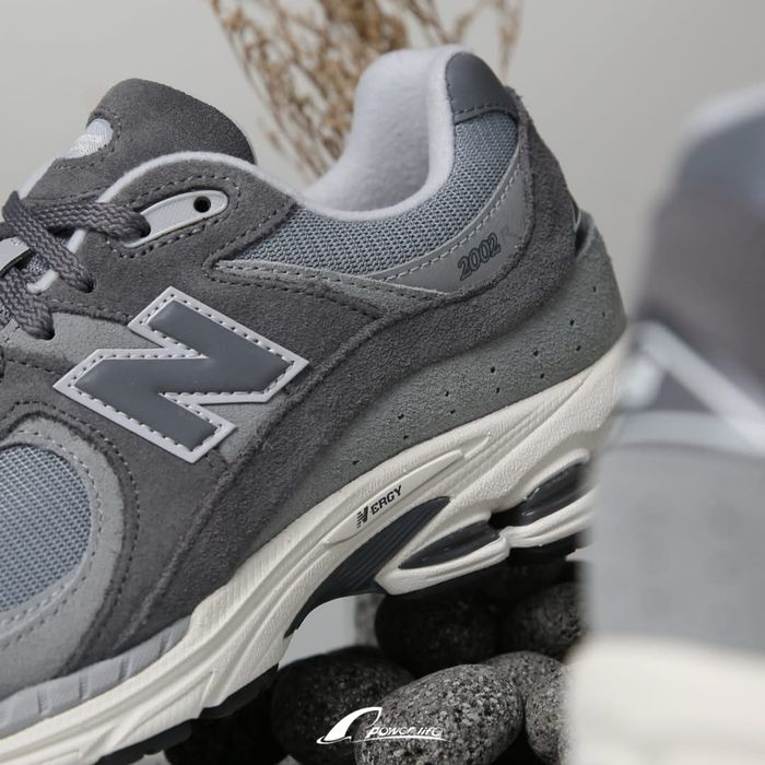 Кросівки New Balance 2002R