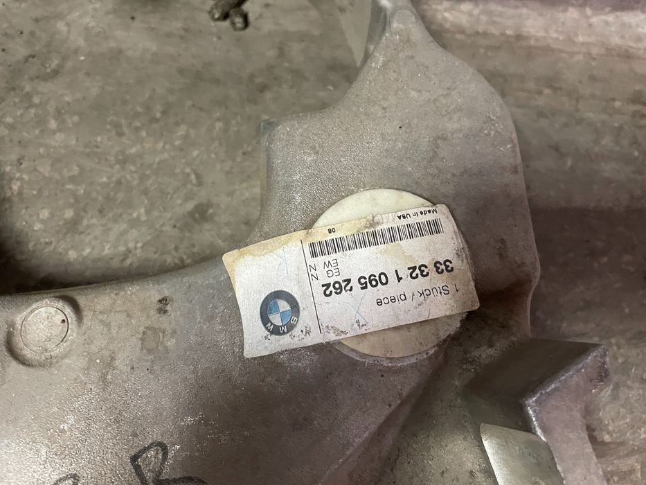 рычаг BMW задний н образный    e39 e65 f01 e70 f15 новые оригинал