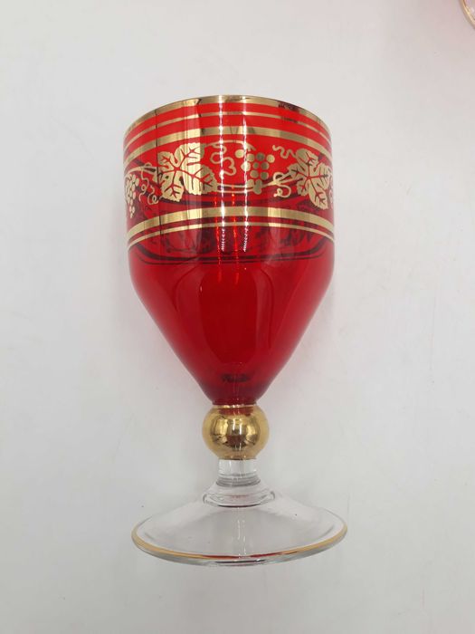 Kieliszek czerwony szklany złocony Bohemia Glass Czechoslovakia