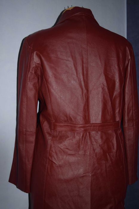 Modern Piękny płaszcz skórzany burgundowy_44