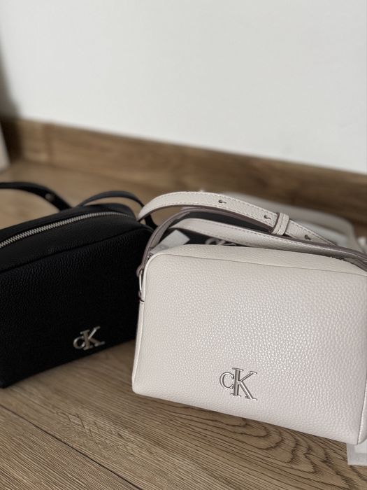 Кросбоді Calvin Klein молочна і чорна