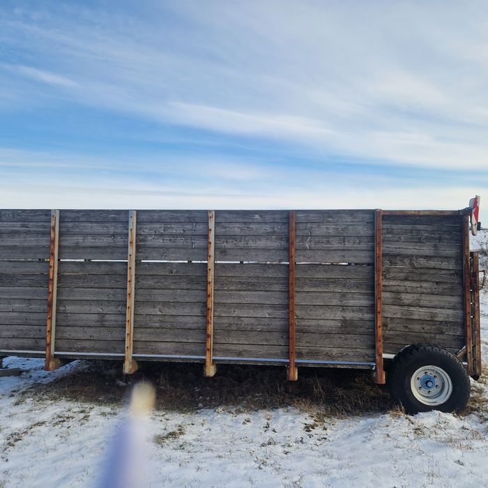 Przyczepa klatka do przewozu bydła zwierząt