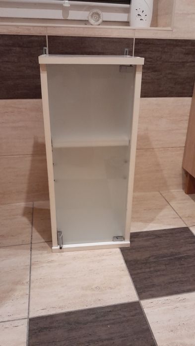 Szafka do lazienki  wisząca.